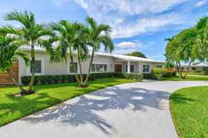 featured image of 7101 W Lake Dr