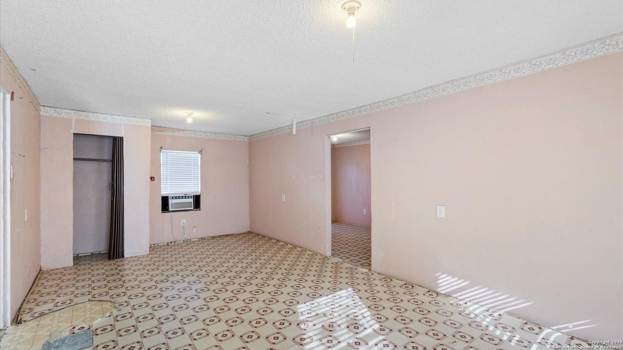 217 N Park Ave - Photo 7 of 25
