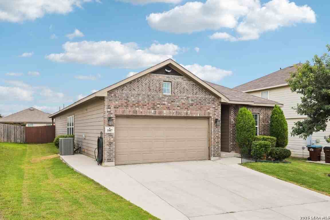 1807 Golden Maple - Photo 2 of 48