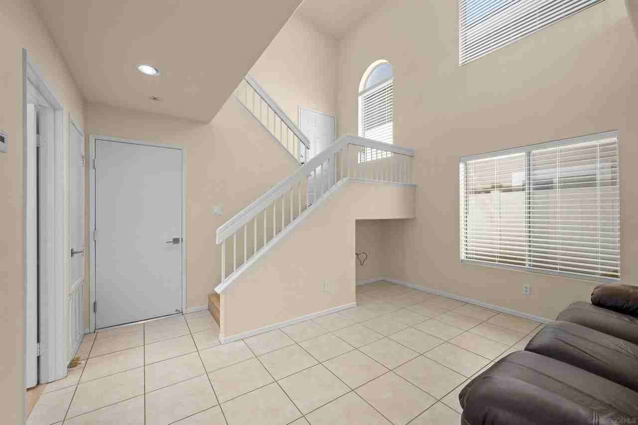 278 Brookview Ct - Photo 4 of 33