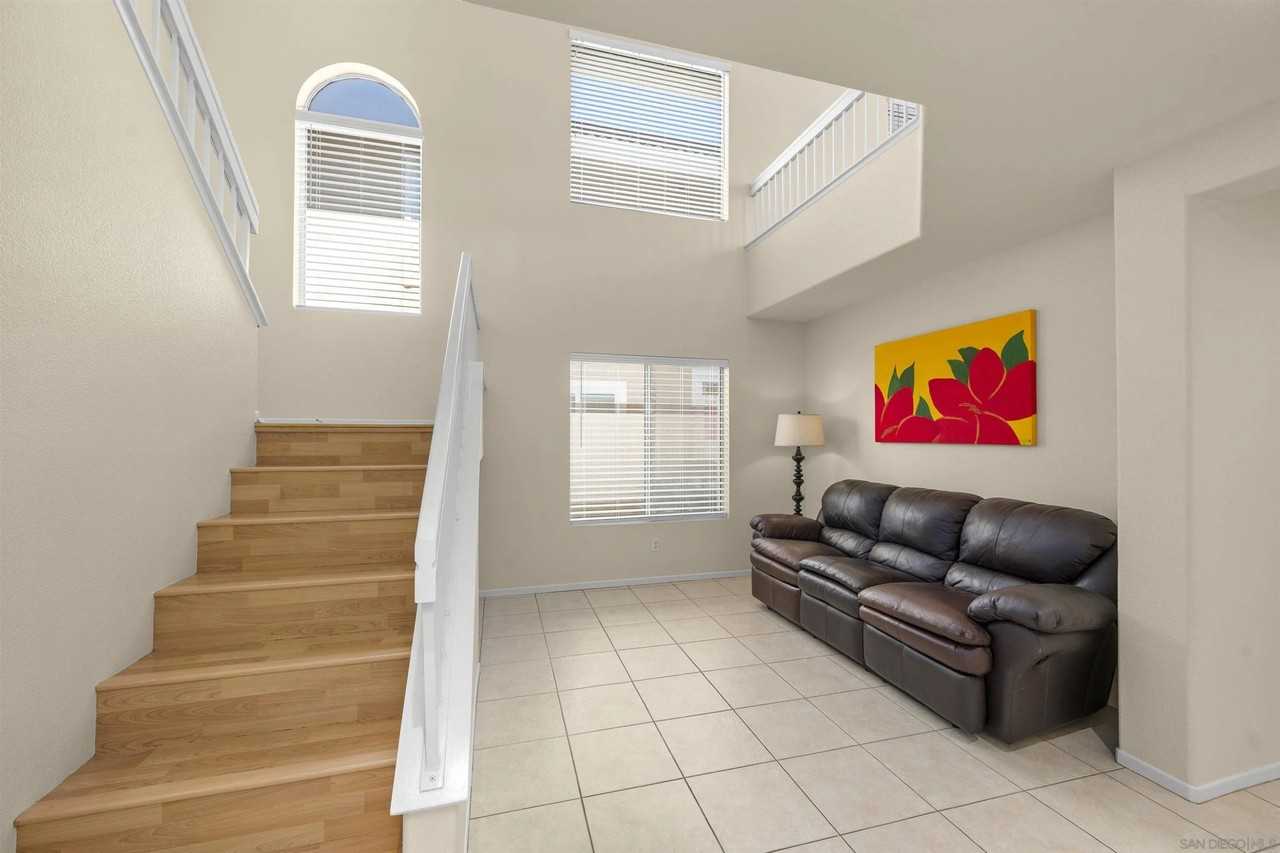 278 Brookview Ct - Photo 5 of 33