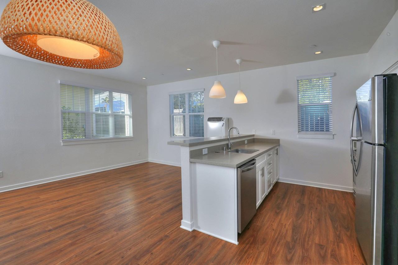 318 W Micheltorena St #C - Photo 2 of 12