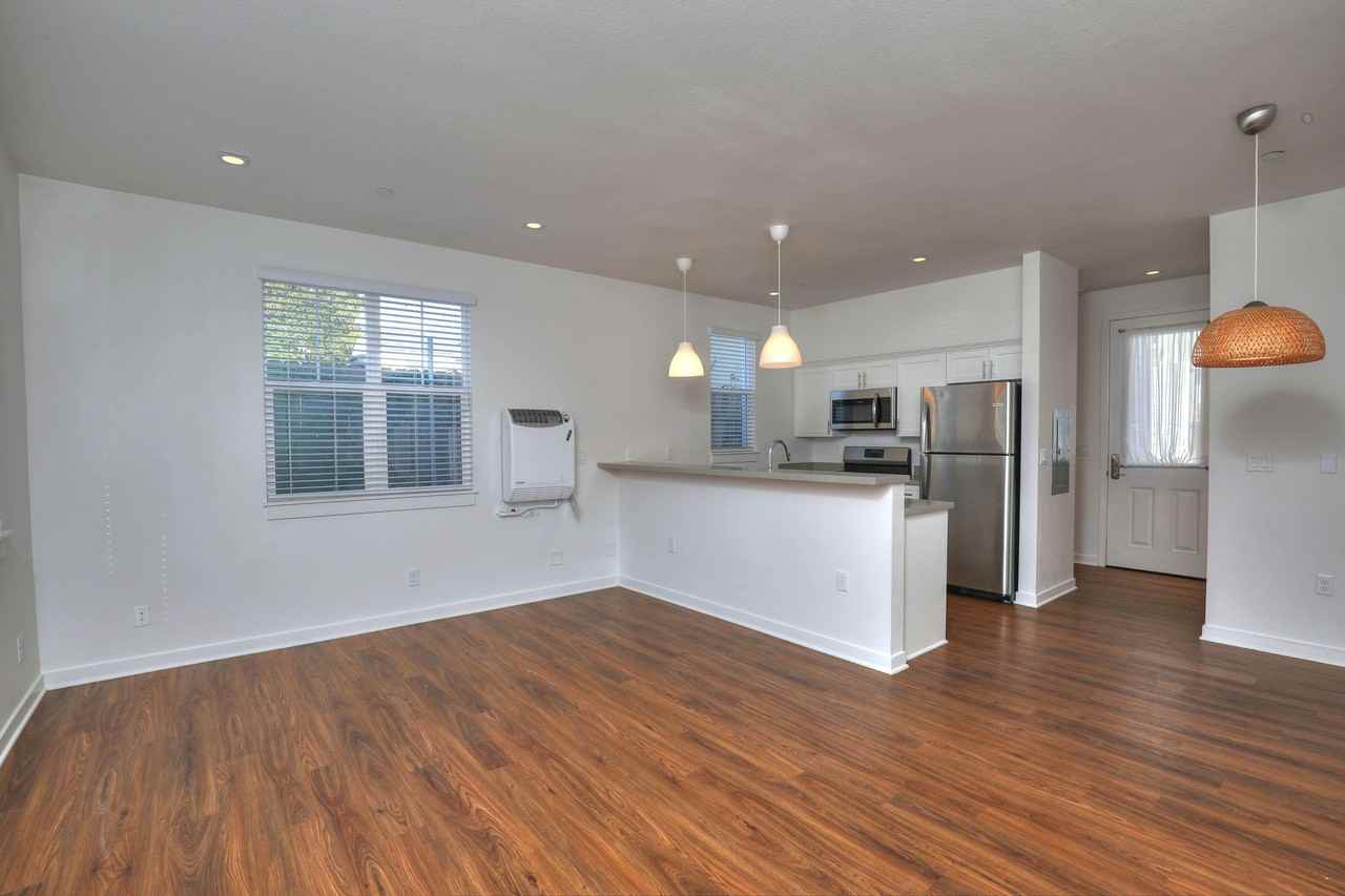 318 W Micheltorena St #C - Photo 3 of 12