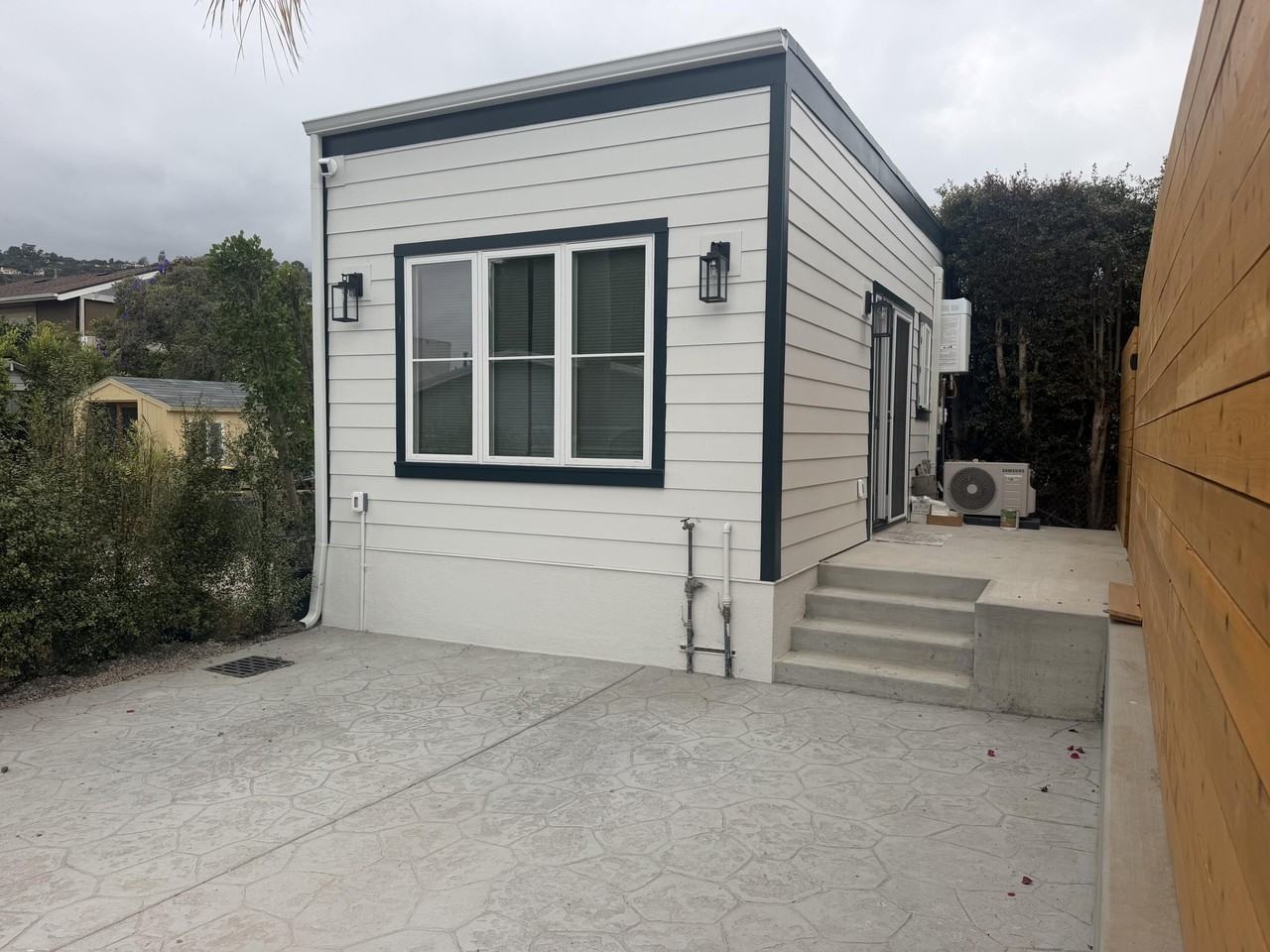 915 E Cota St - Photo 2 of 12