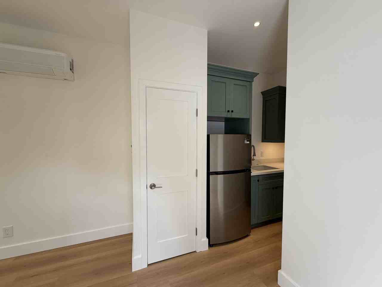 915 E Cota St - Photo 6 of 12