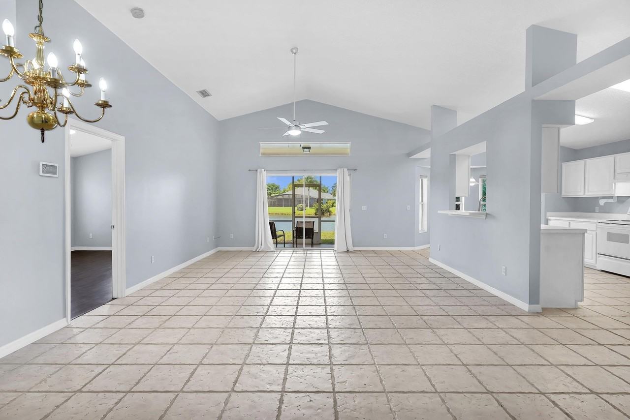 2340 Commodores Club Blvd - Photo 6 of 33