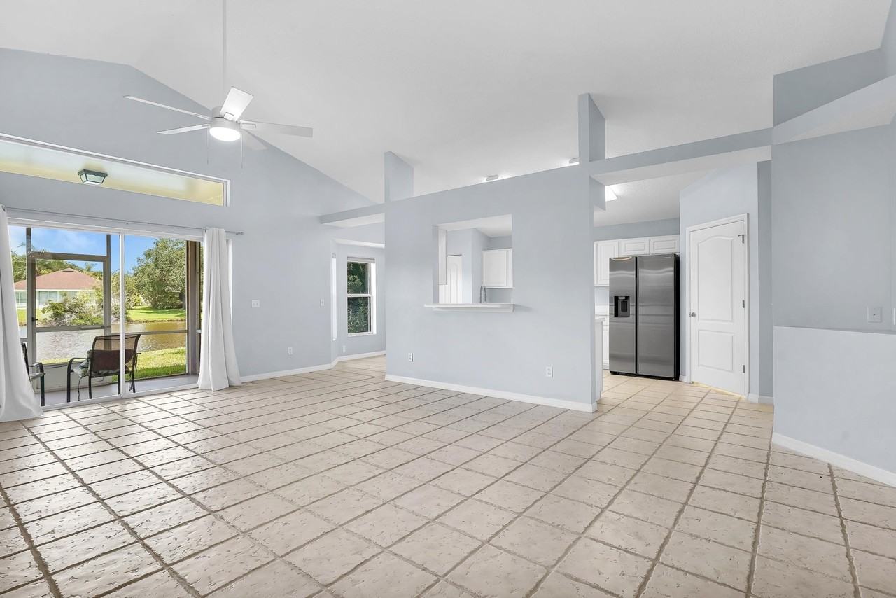 2340 Commodores Club Blvd - Photo 7 of 33