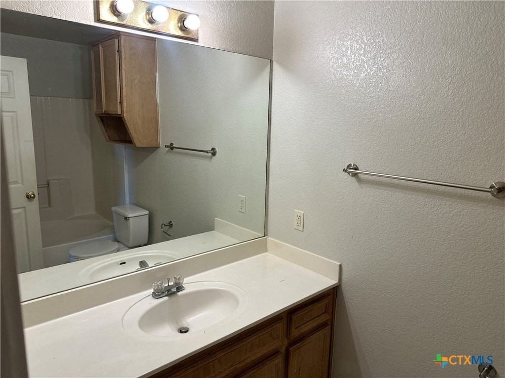5204 Daybreak Dr - Photo 2 of 5