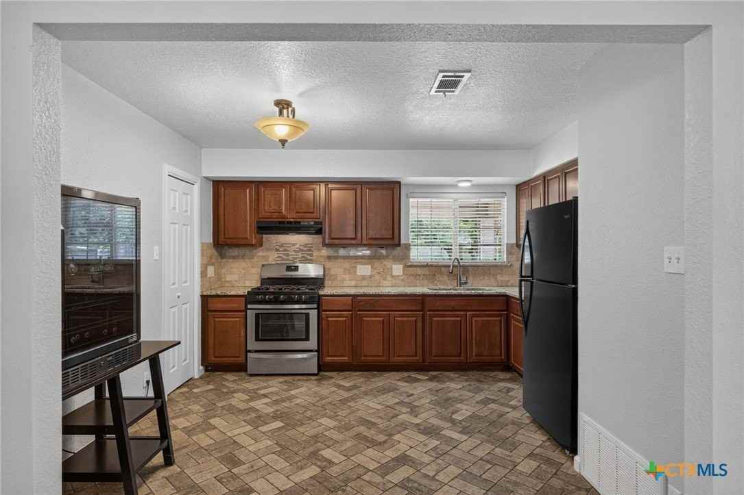 2414 Perkins Dr - Photo 5 of 15