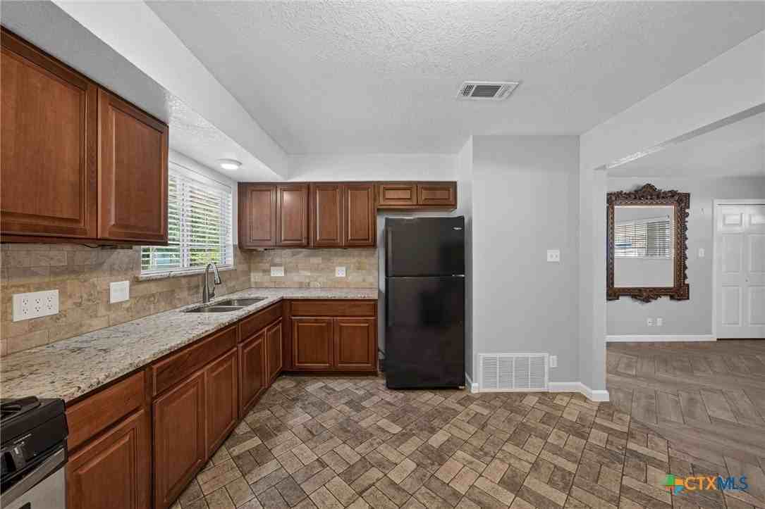 2414 Perkins Dr - Photo 6 of 15