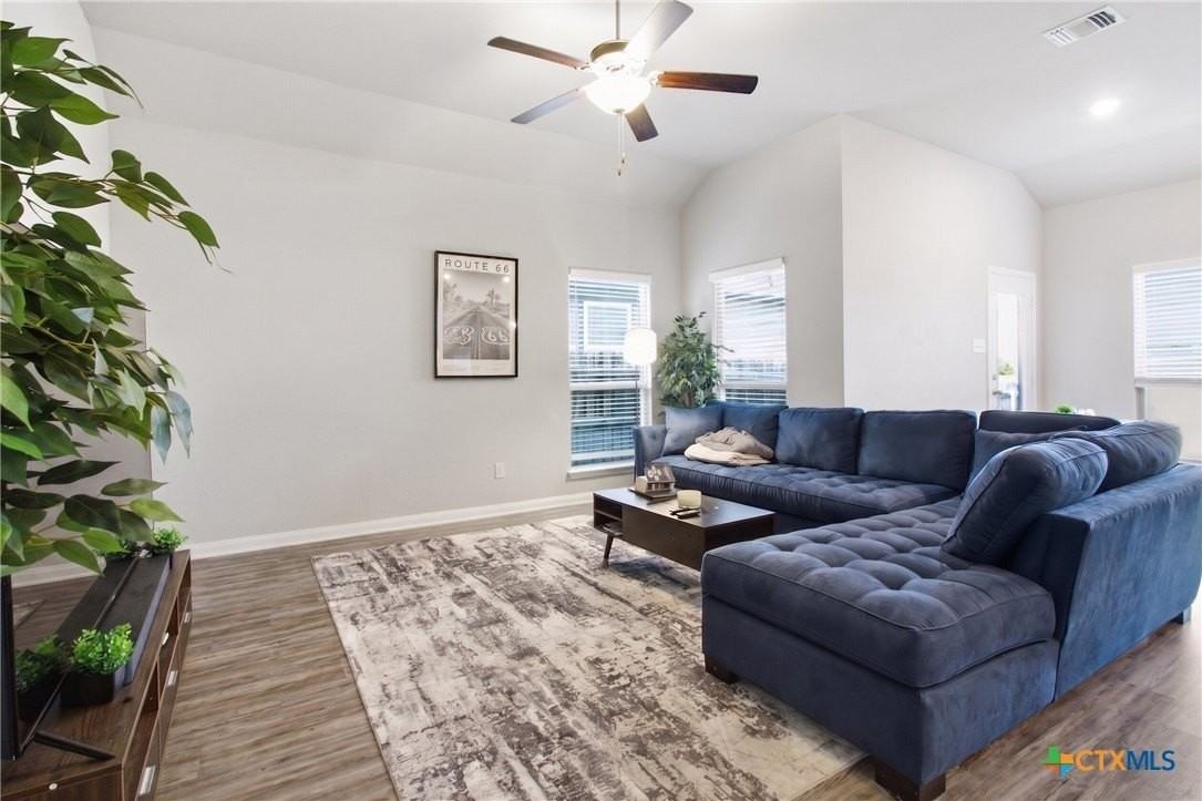 1207 Amber Dawn Dr - Photo 2 of 21