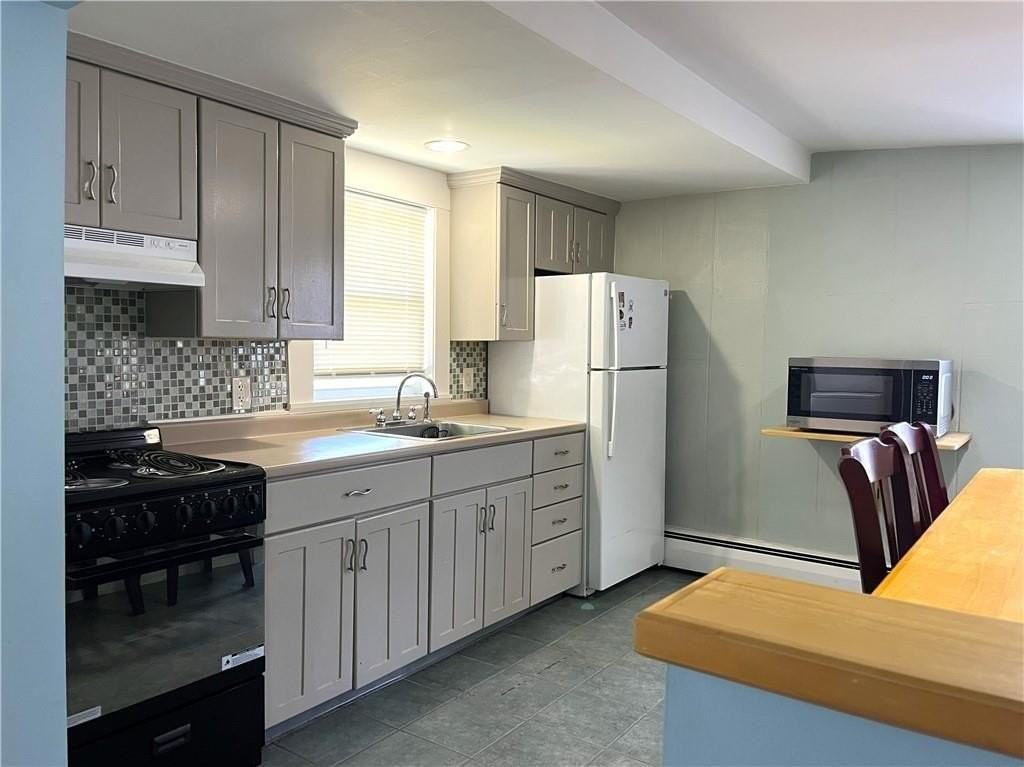 77 Narragansett Ave #2ndFL - Photo 2 of 10