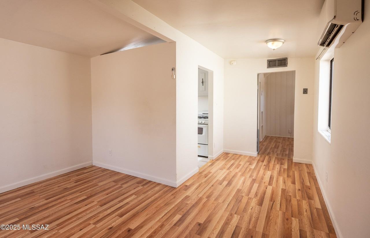 2506 E Seneca St - Photo 2 of 17