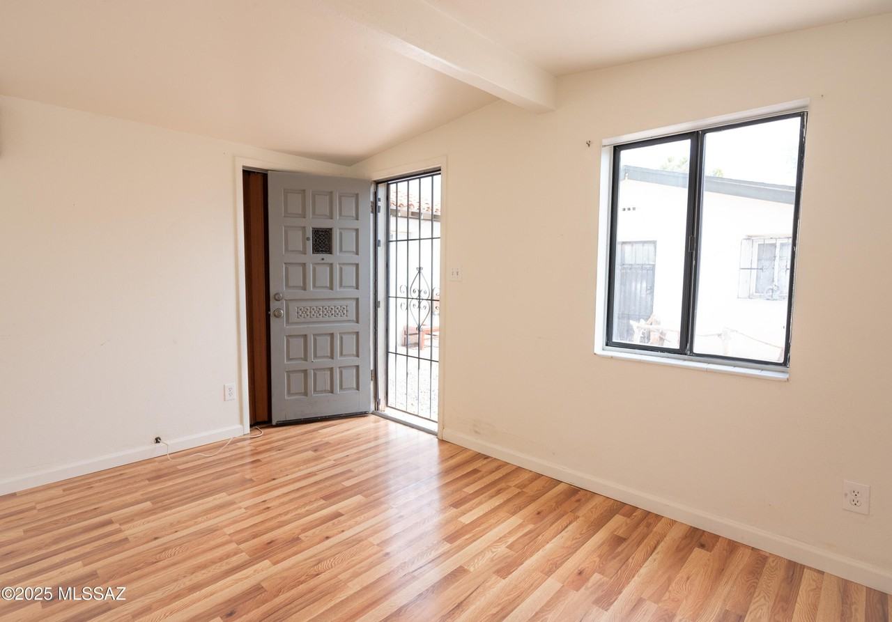 2506 E Seneca St - Photo 3 of 17