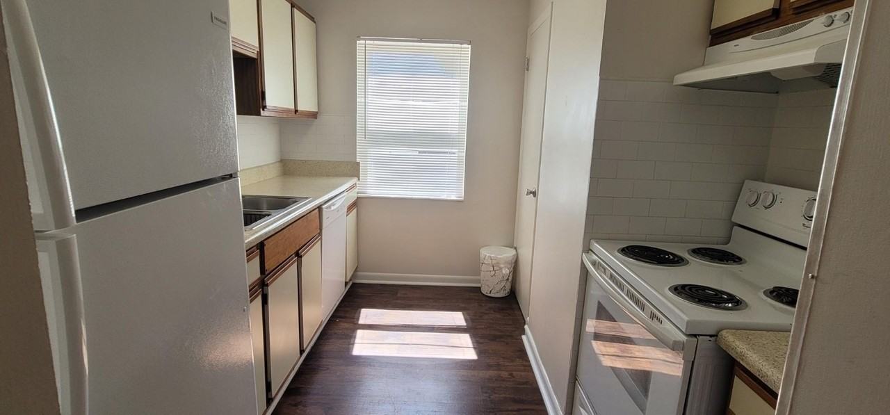 2325 W Pensacola St #116 - Photo 6 of 16