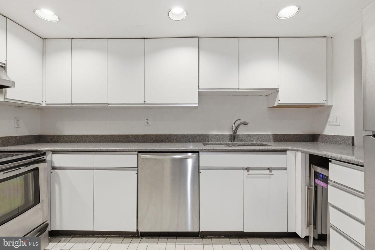 308 E Capitol St Ne #11 - Photo 5 of 34