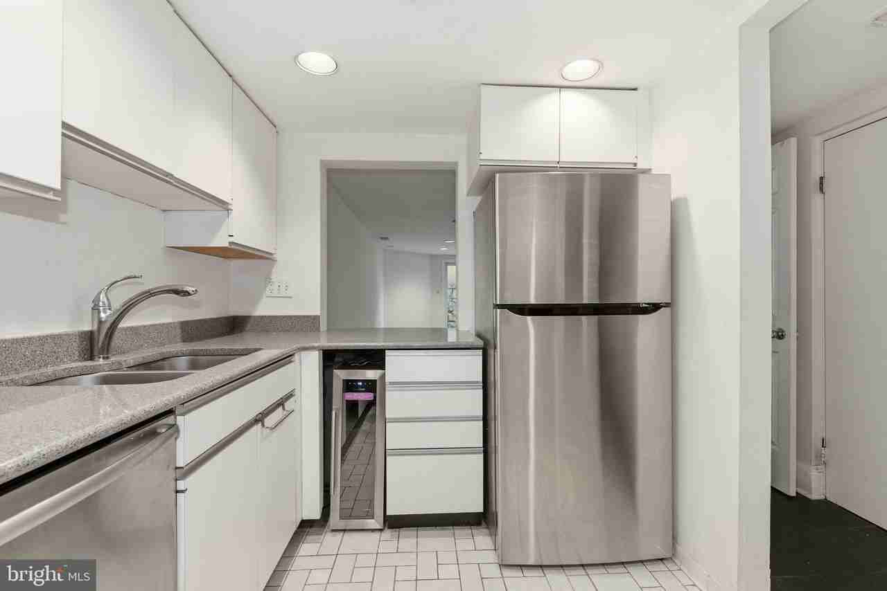 308 E Capitol St Ne #11 - Photo 7 of 34