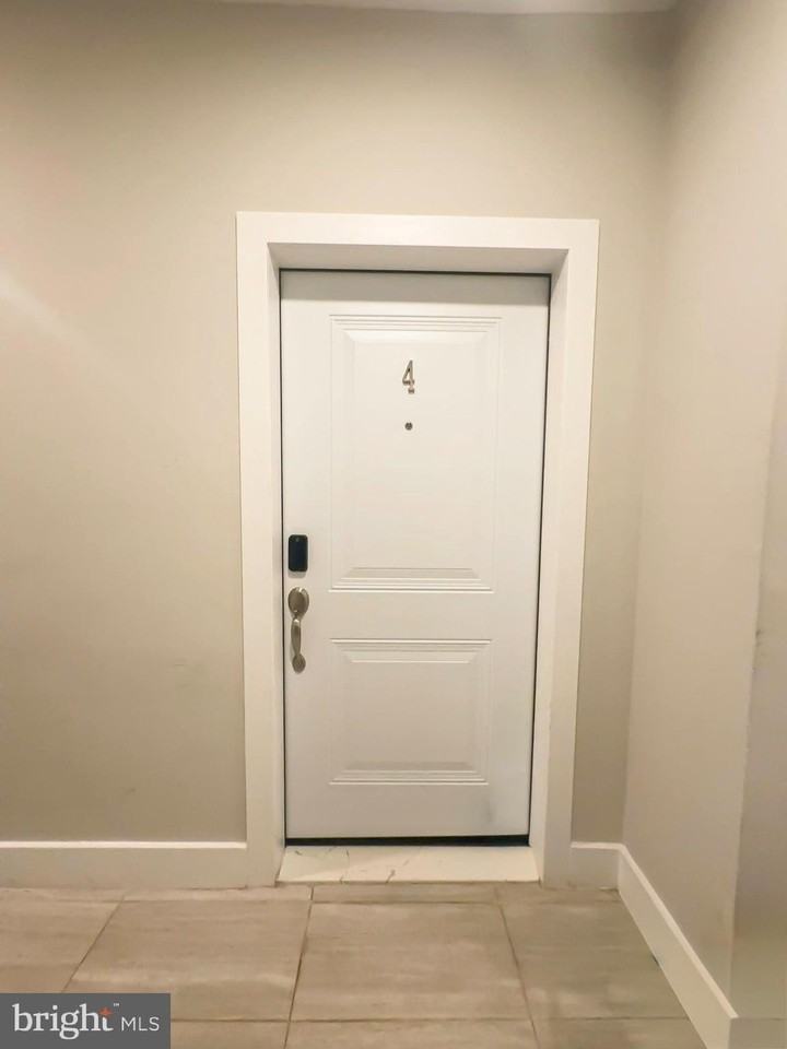 2109 M St Ne #4 - Photo 3 of 18