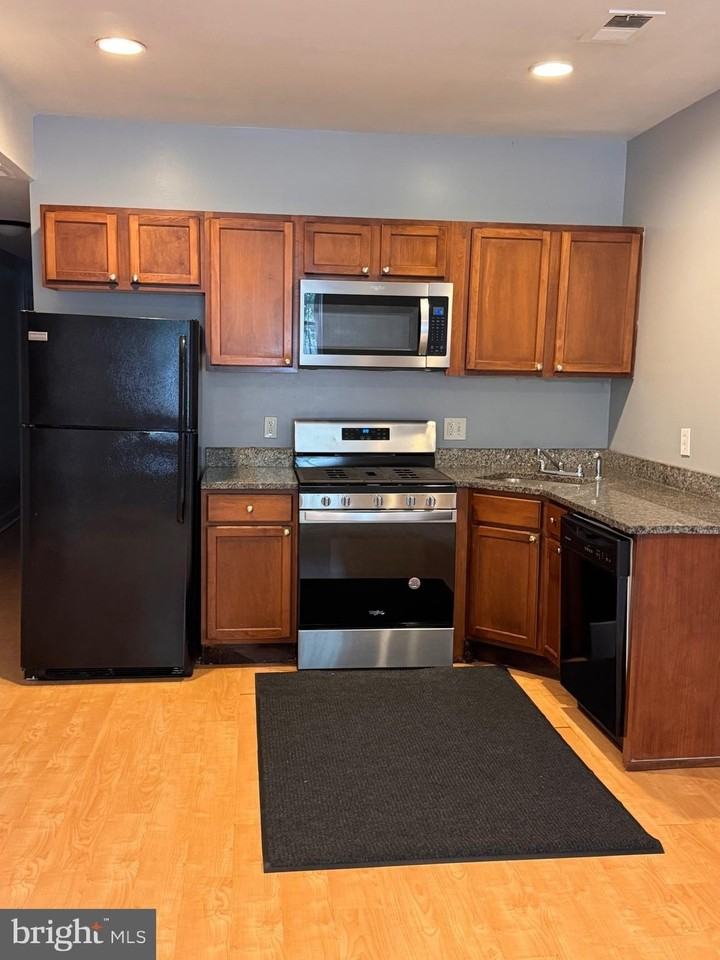1716 W Virginia Ave Ne #102 - Photo 3 of 17
