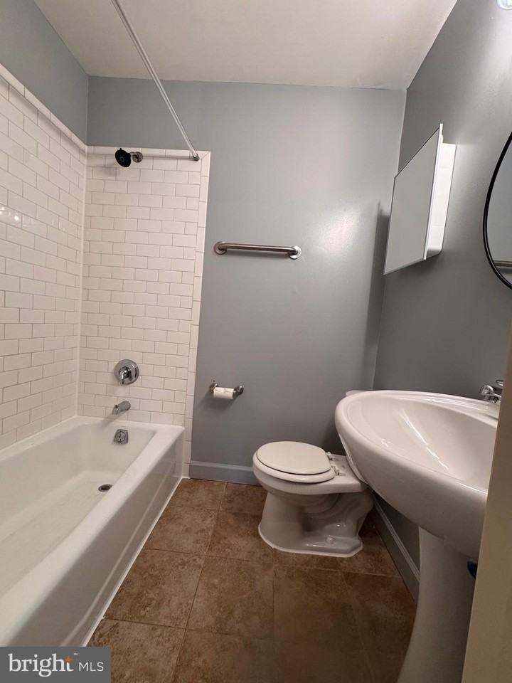 1716 W Virginia Ave Ne #102 - Photo 5 of 17