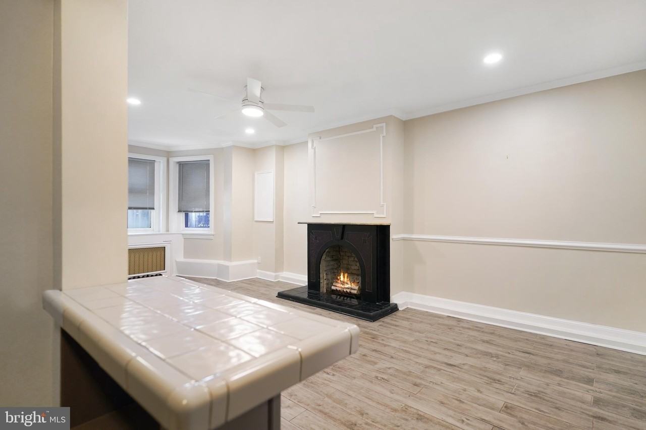 405 Constitution Ave Ne #B - Photo 3 of 11