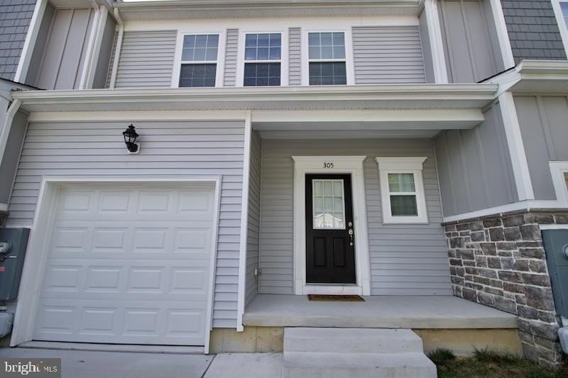 305 Stripes Ct - Photo 2 of 24