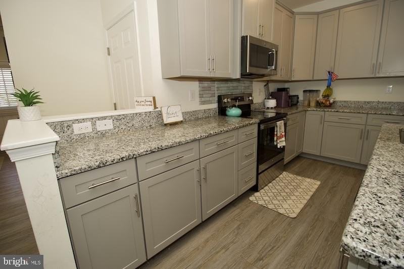 305 Stripes Ct - Photo 6 of 24