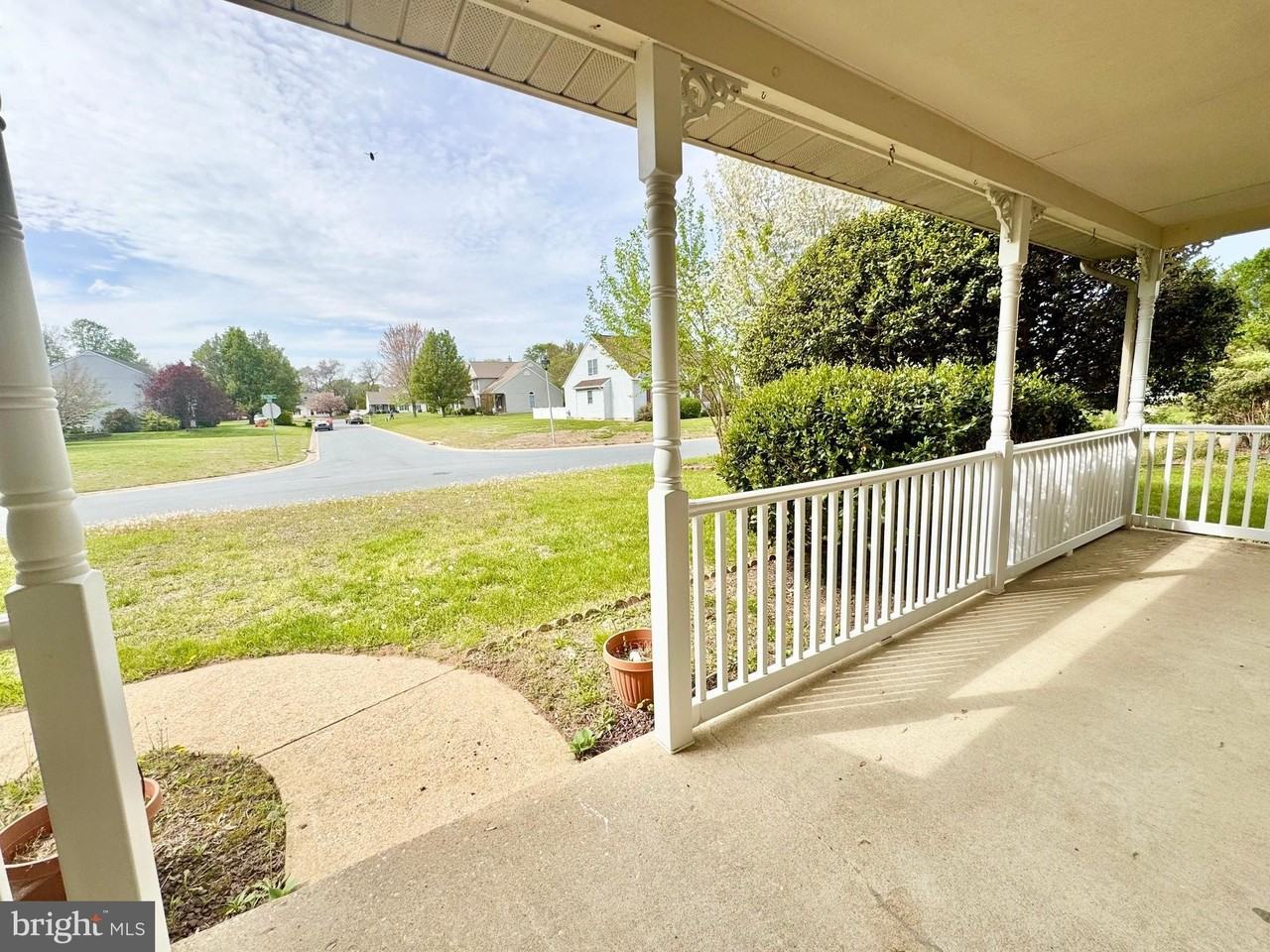 501 Falcon Dr - Photo 2 of 27