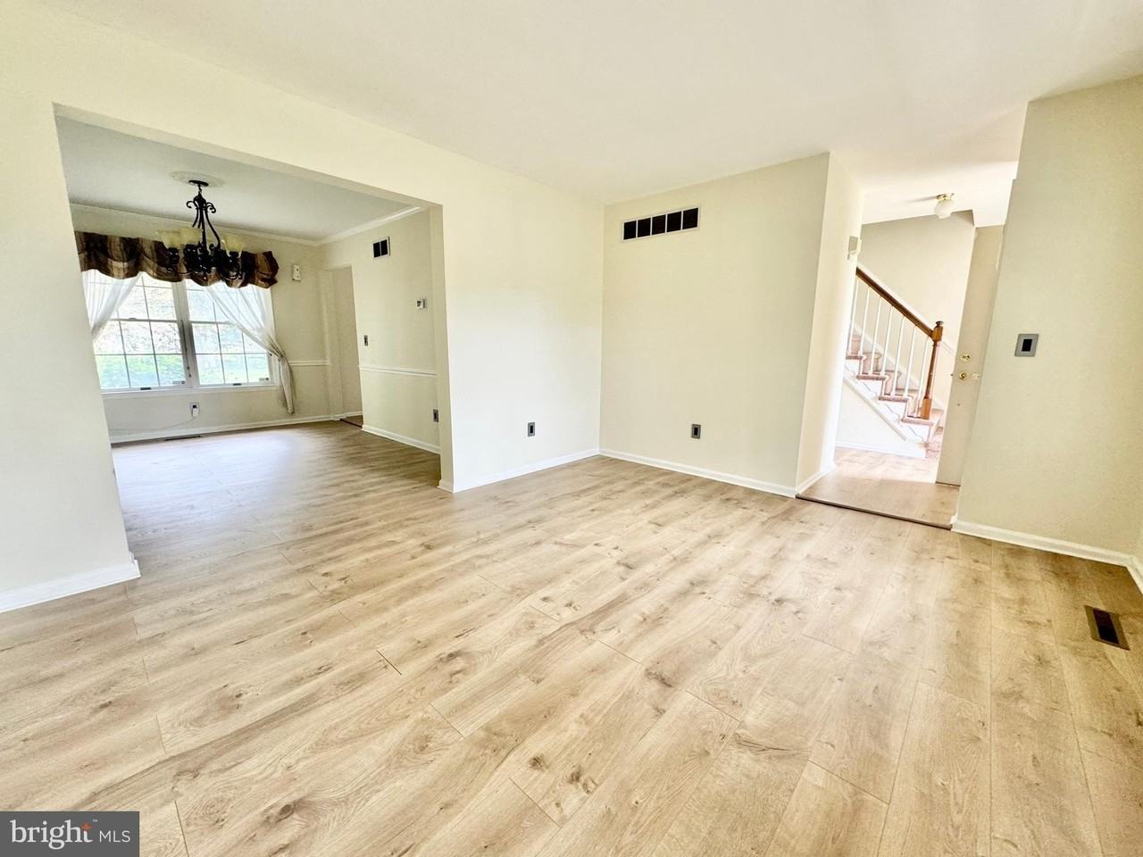 501 Falcon Dr - Photo 4 of 27