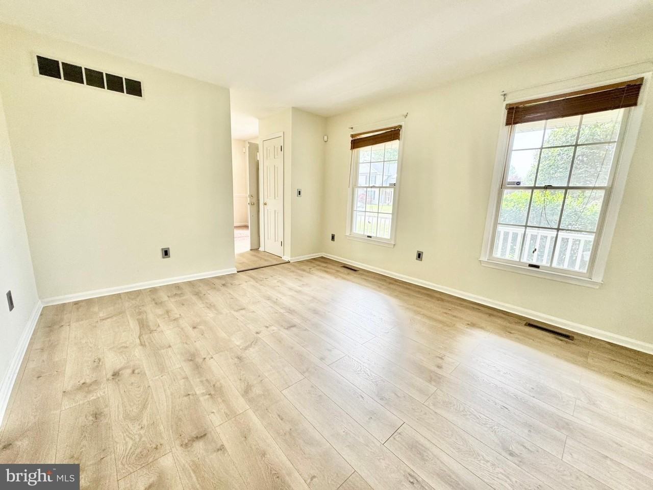 501 Falcon Dr - Photo 6 of 27