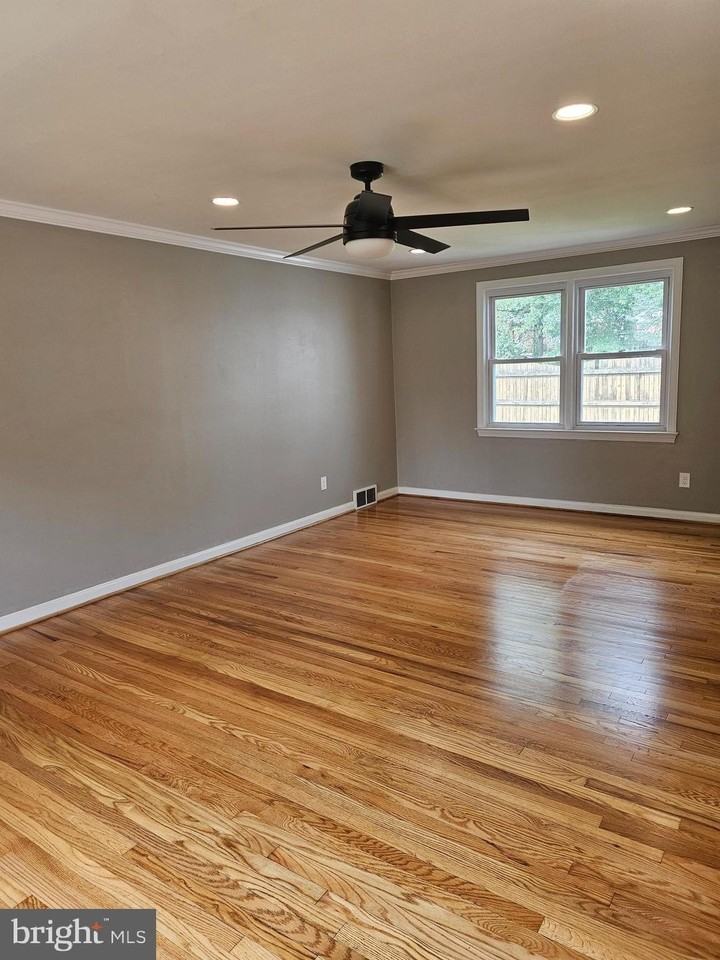 132 Devonshire Rd - Photo 2 of 13