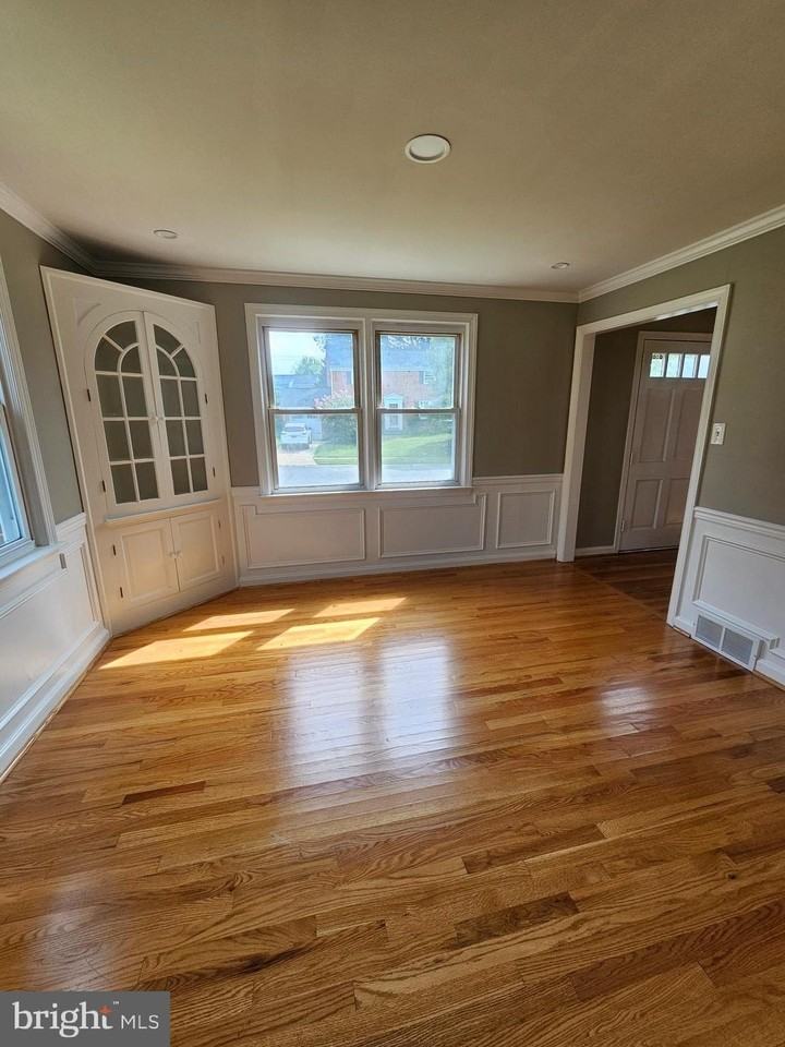 132 Devonshire Rd - Photo 4 of 13