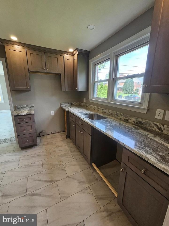 132 Devonshire Rd - Photo 5 of 13
