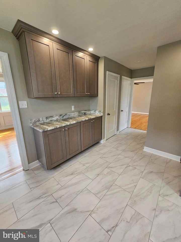 132 Devonshire Rd - Photo 6 of 13