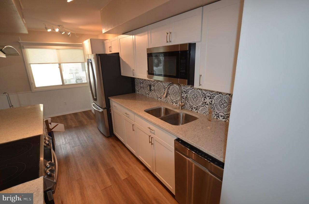 903 Houston Dr #903 - Photo 6 of 18