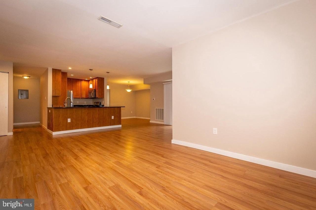 9 Silverwood Cir #11 - Photo 5 of 26