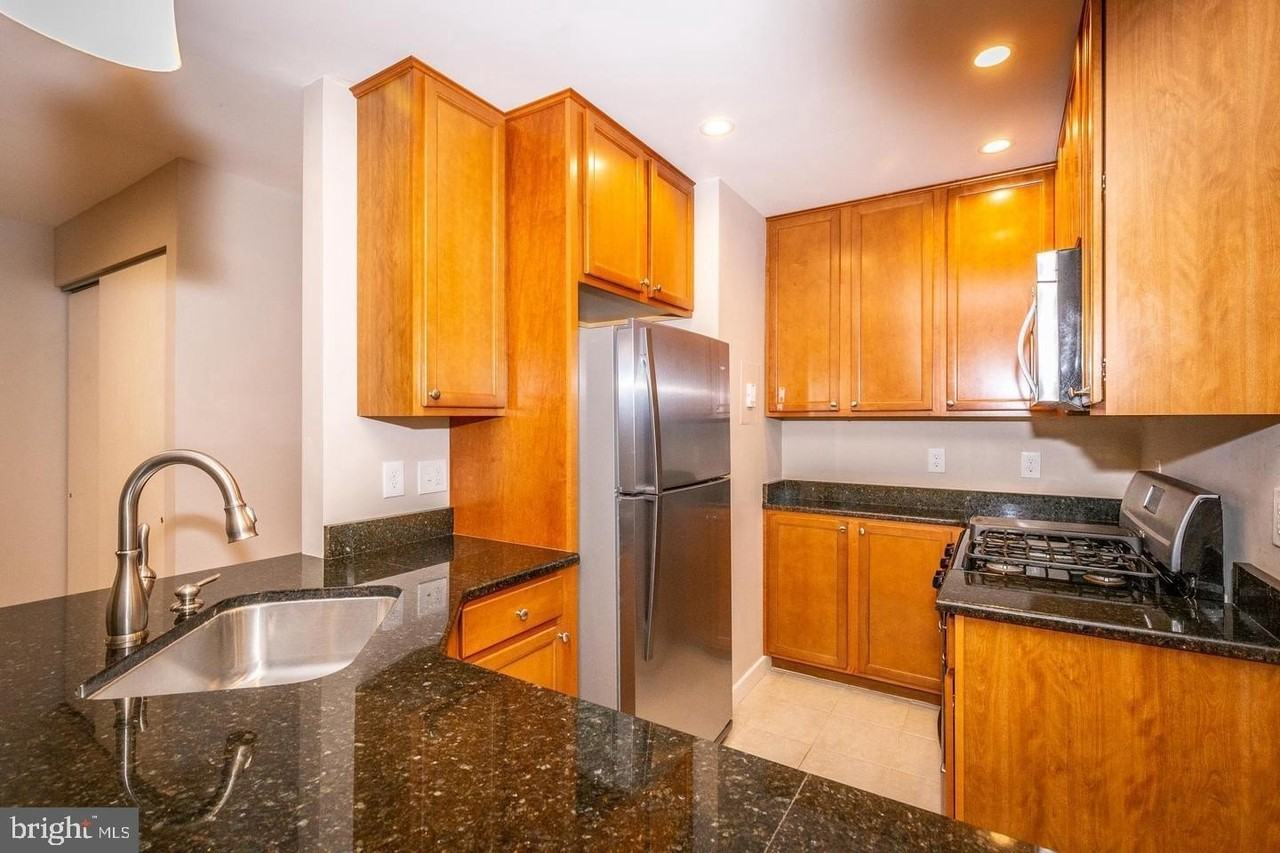 9 Silverwood Cir #11 - Photo 7 of 26