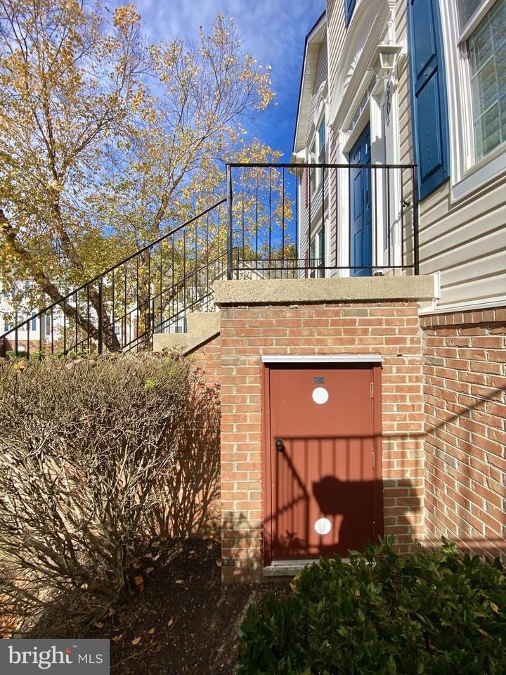 8704 Aspen Grove Ct #8704 - Photo 3 of 38