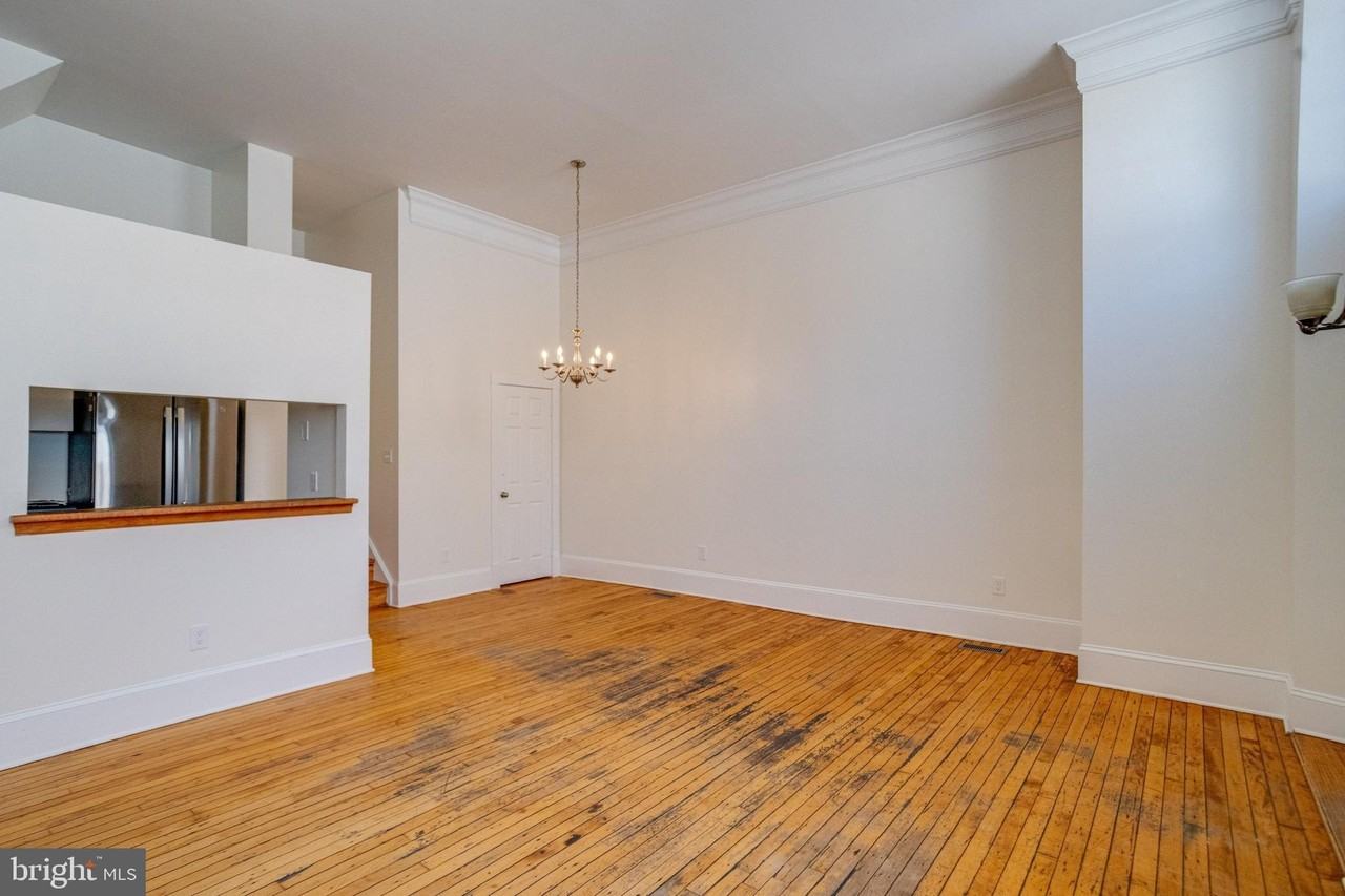 821 S Sharp St - Photo 5 of 32