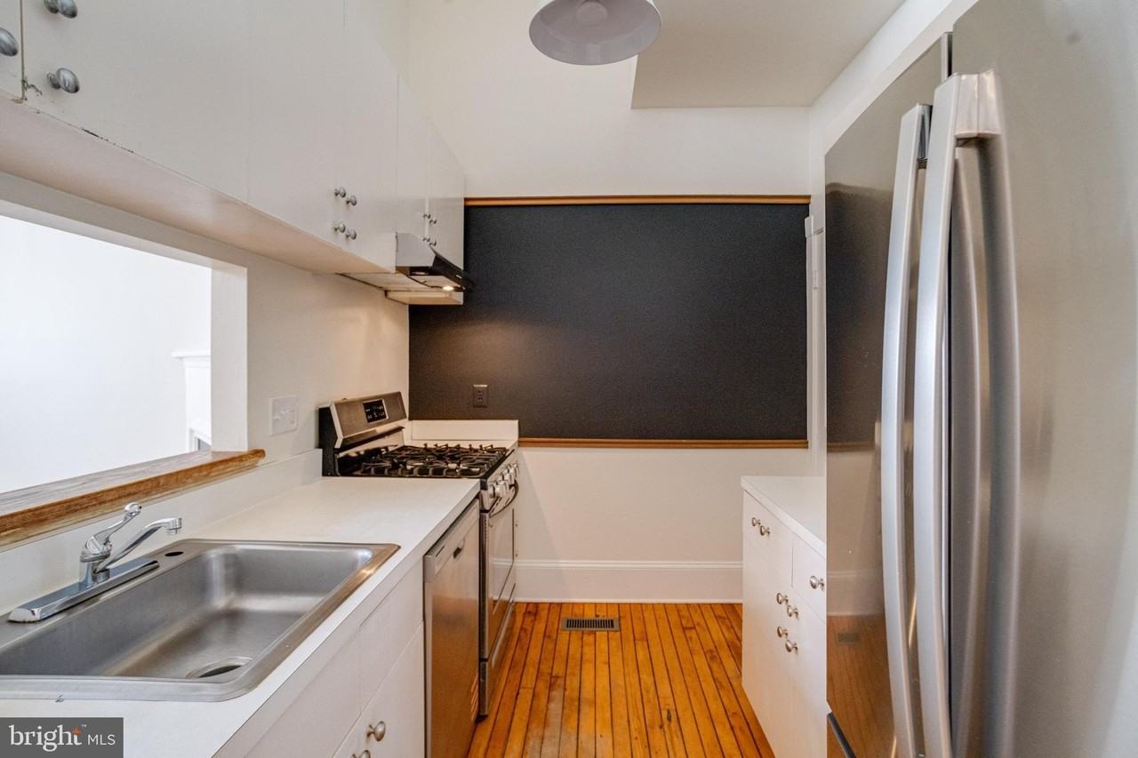 821 S Sharp St - Photo 7 of 32