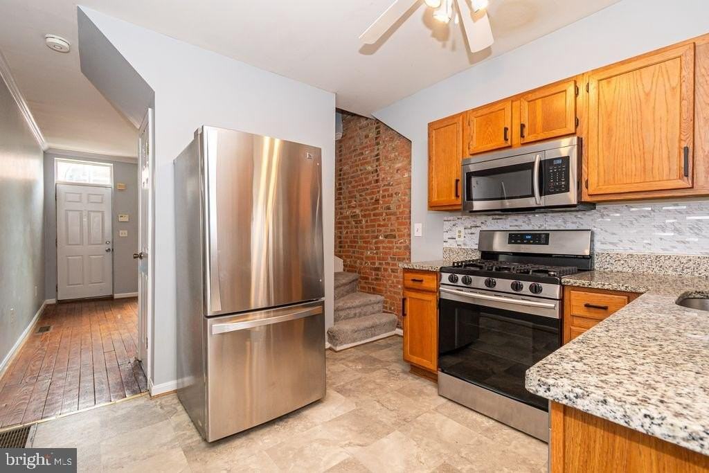601 Harvey St - Photo 5 of 20