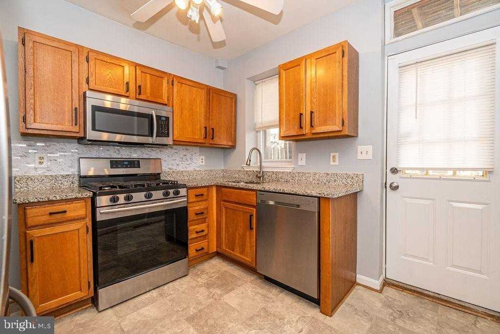 601 Harvey St - Photo 6 of 20