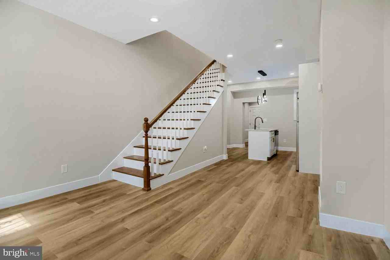 2542 Oswego Ave - Photo 4 of 26
