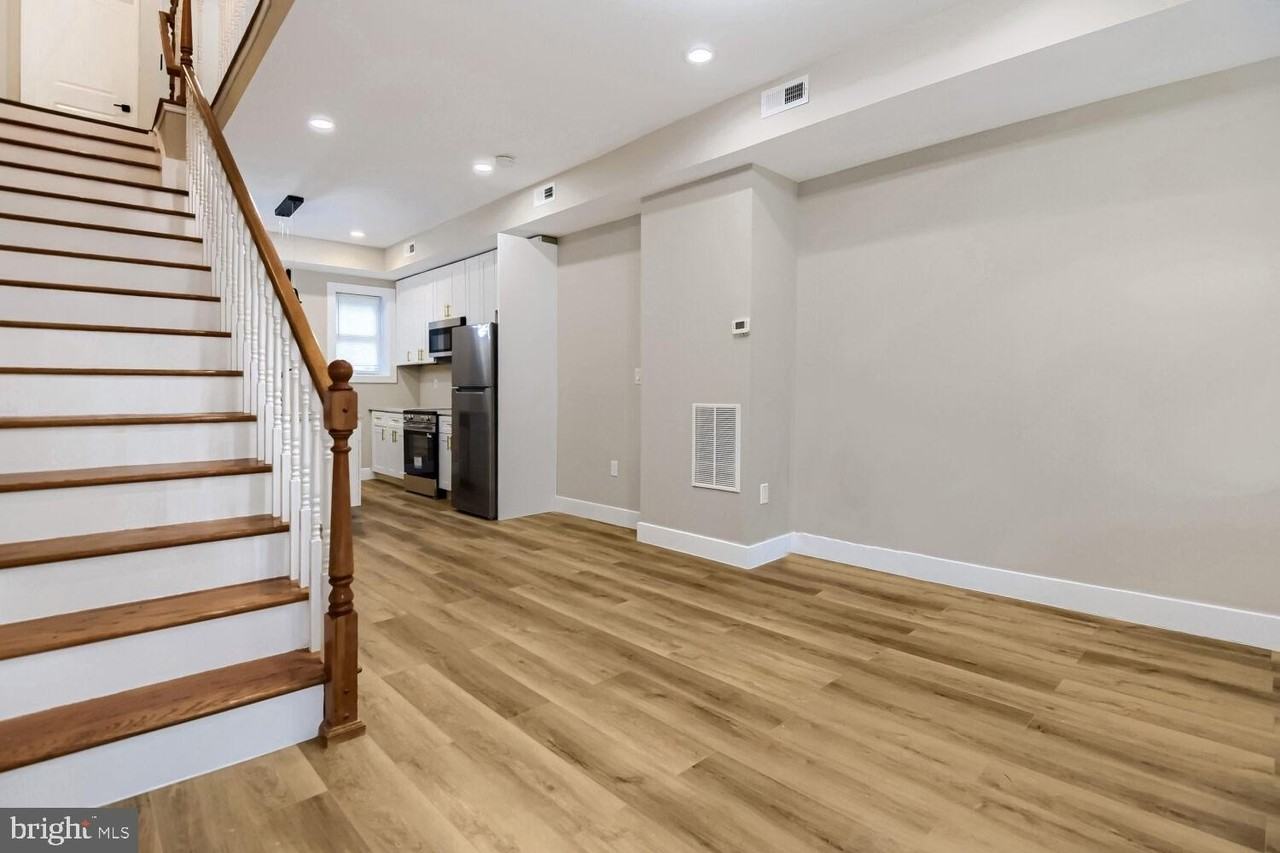 2542 Oswego Ave - Photo 5 of 26