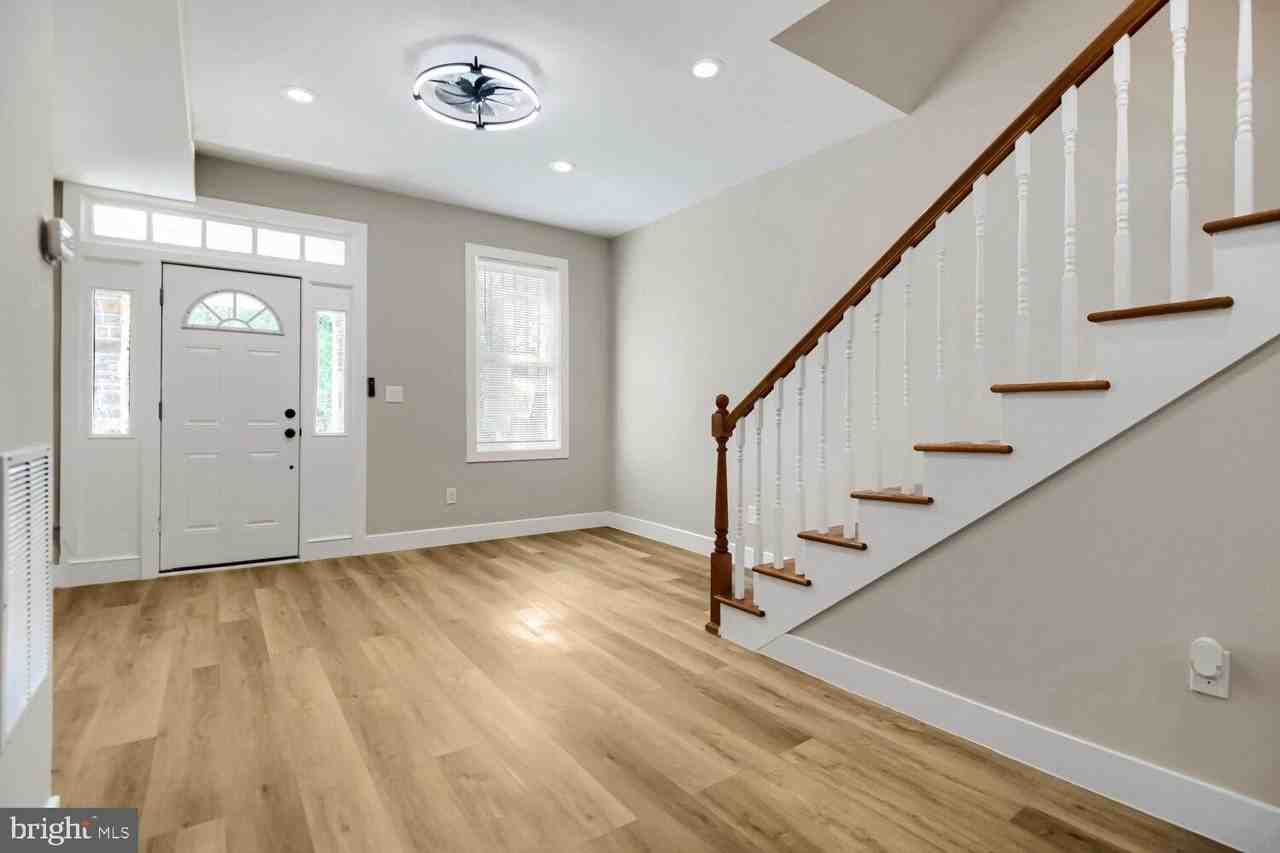 2542 Oswego Ave - Photo 6 of 26