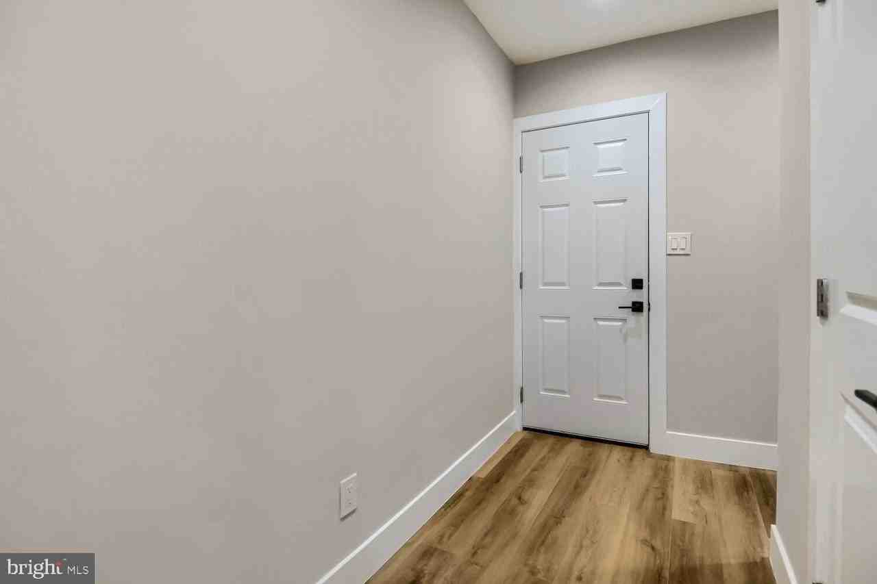 2542 Oswego Ave - Photo 7 of 26