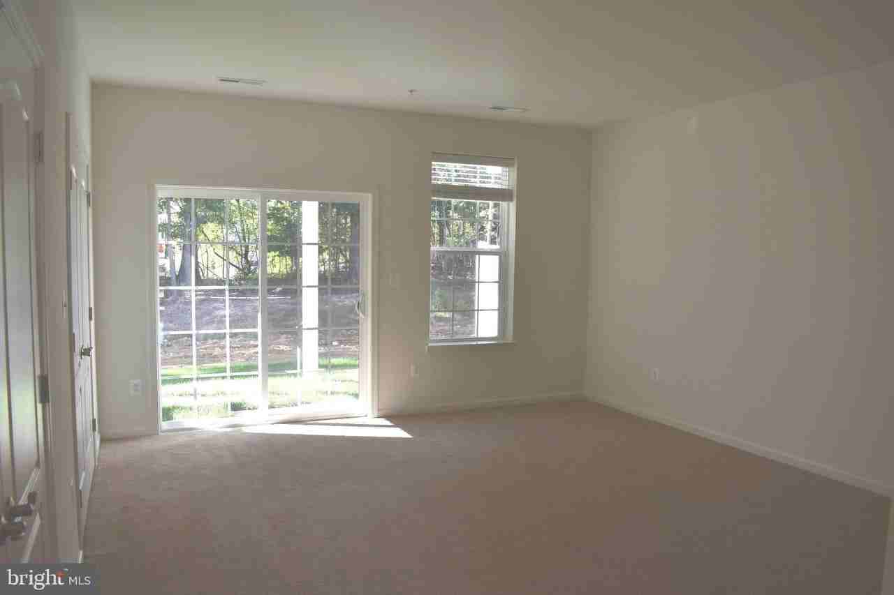 9421 Adelaide Ln - Photo 3 of 29