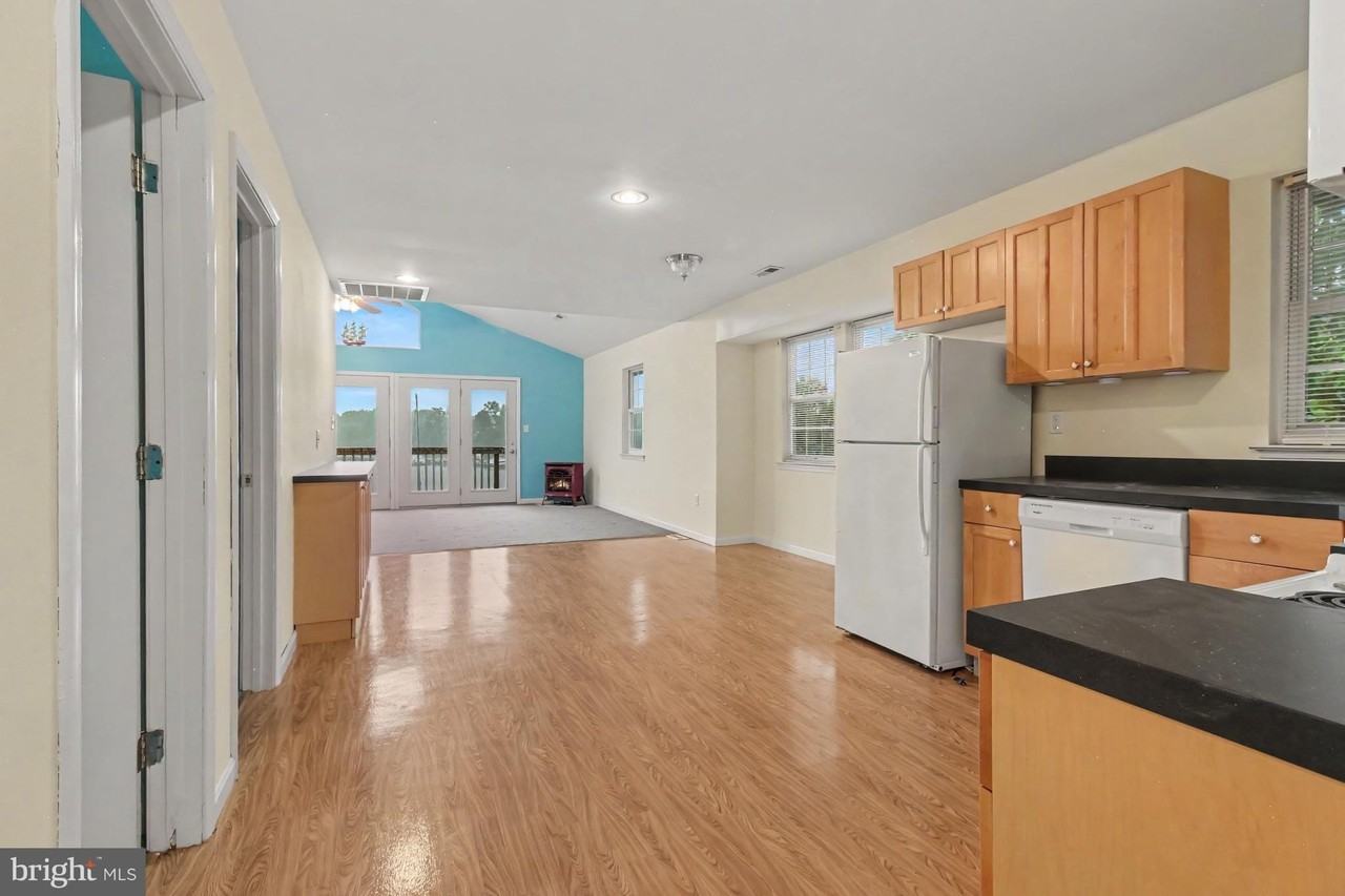 1702 Oakfield Ave - Photo 5 of 16
