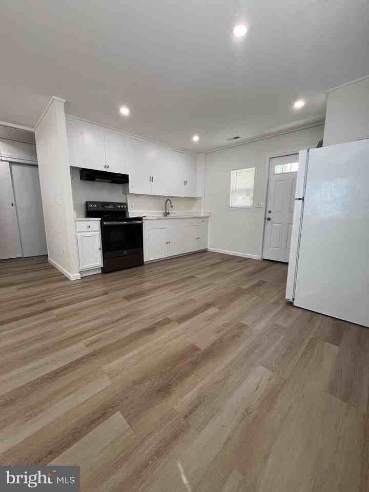 1325 Fuselage Ave - Photo 4 of 16