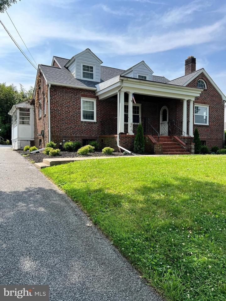 9409 Belair Rd - Photo 2 of 19